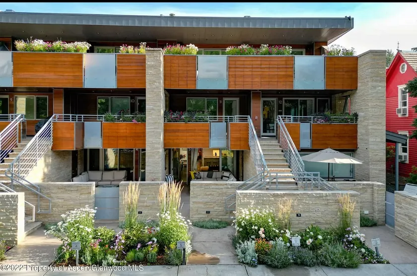 Chic Aspen Jewel Box in core avail long-term - Image 1