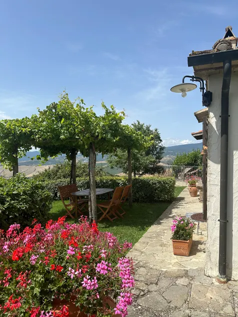 Cottage Assolata overlooking the Orcia valley in Tuscany - Image 1