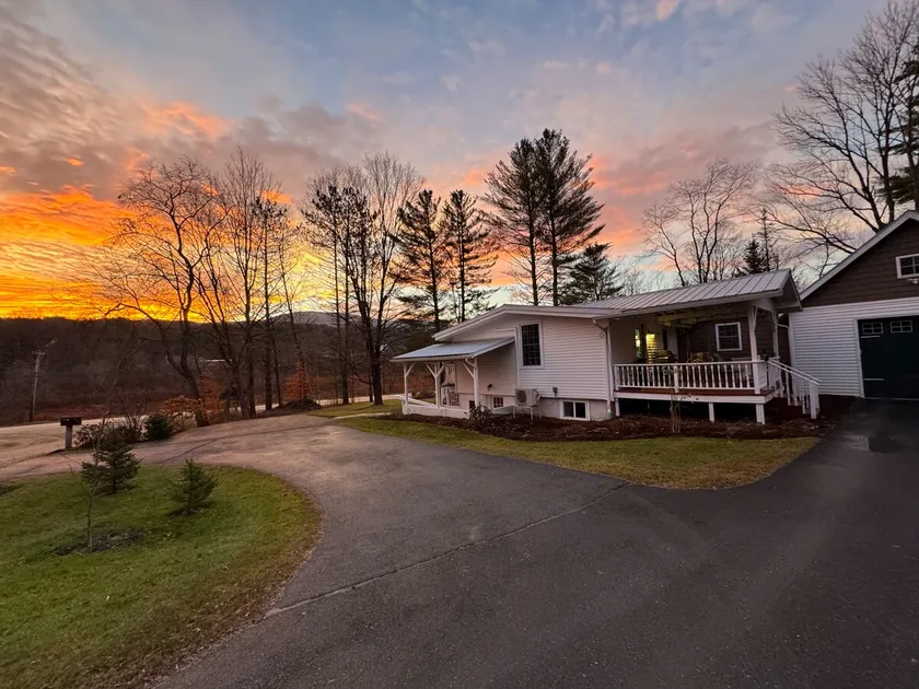 Trailhead 2 Bedroom Apartment - Image 1