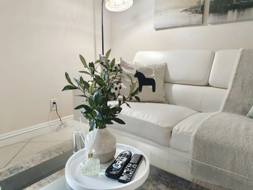 Comfy condo FREE Parking/ WiFi/Pool/Gym - Image 1