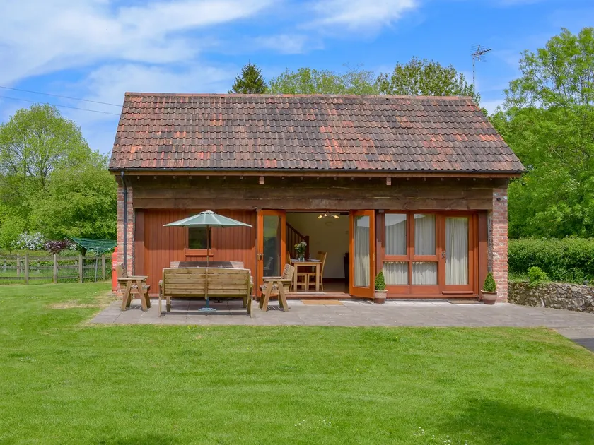 Applebarrel Barn - Image 1