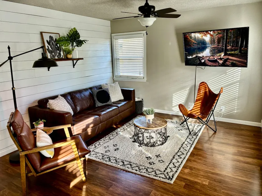 Rose District’s Best Relaxation Spot! - Image 1