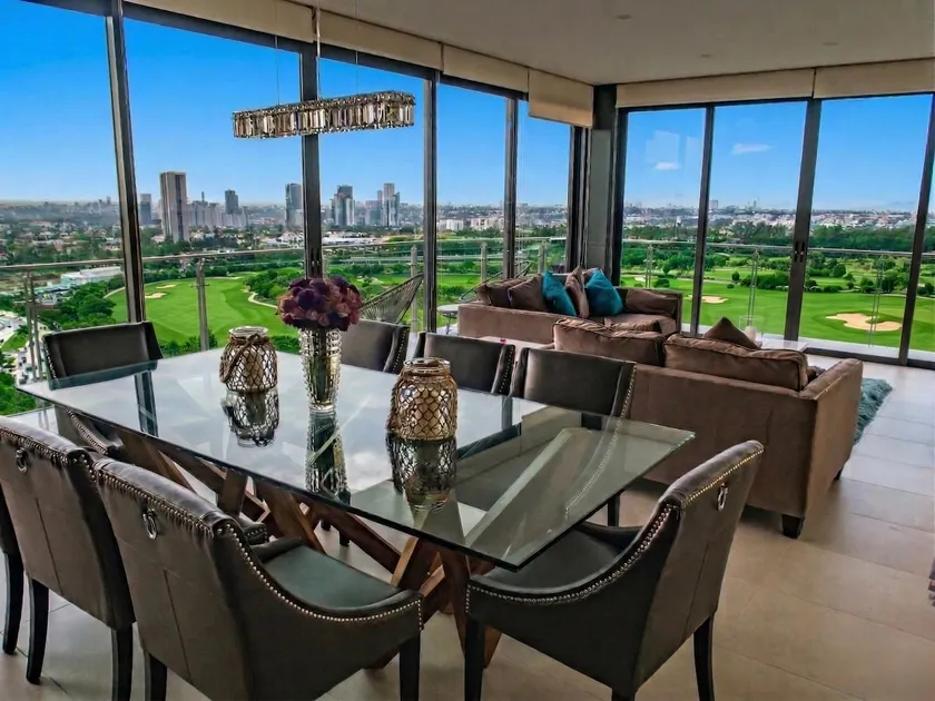 ❤️Ultra Luxurious 3 Bedroom w/ 3.5 Bath 5 STAR❤️ - Image 1