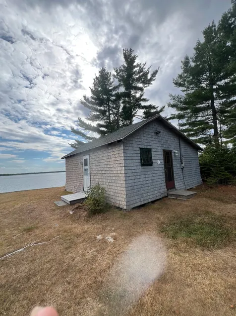 Bob's Cabin at Wishart's Point Lodge - Image 1