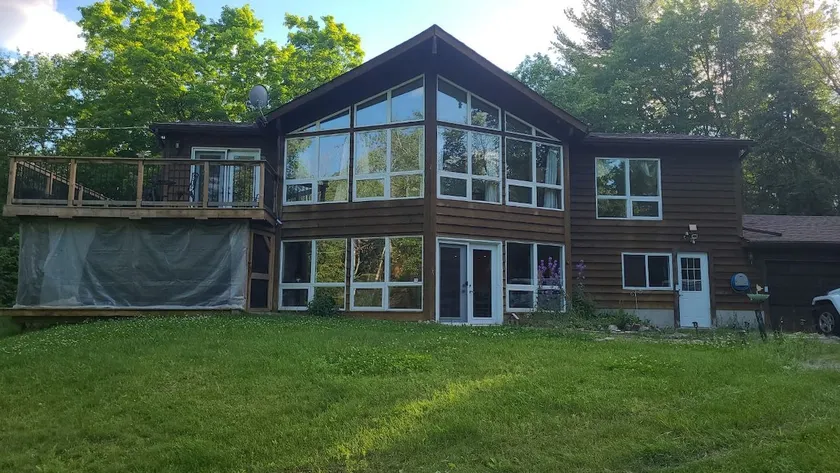 Hidden Gem Trent Lakes Chalet - Image 1