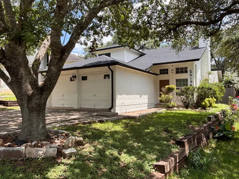 Comfortable house under beautiful Oak Trees! - Image 1