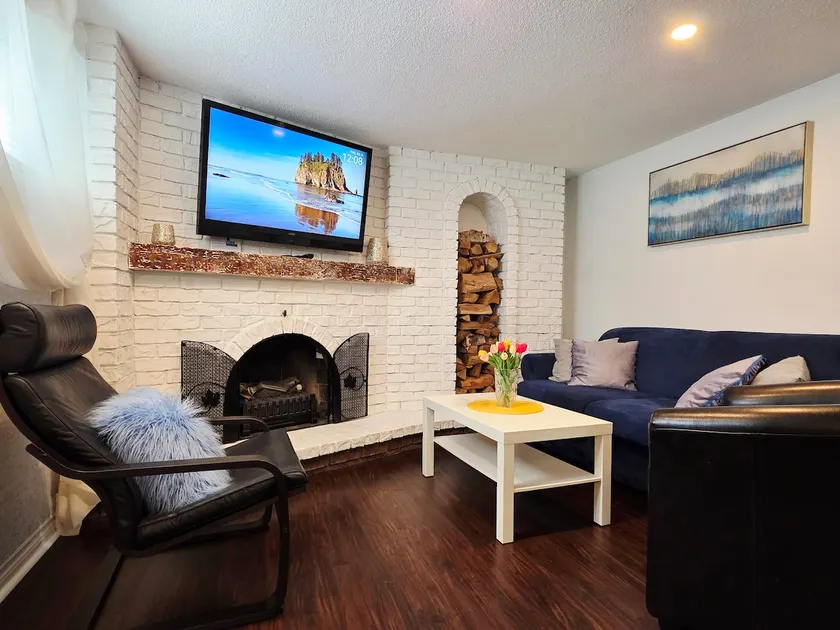 Entire Apartment +Backyard/Workspace/Free Parking - Image 1