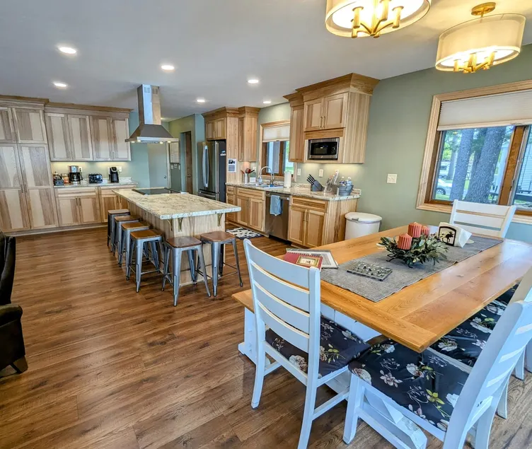 Lakefront property/Downhill skiing/Hot tub! - Image 1