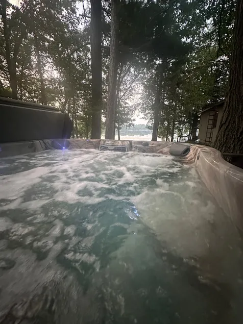 Hot tub, fishing, pool table, scenery, privacy! - Image 1