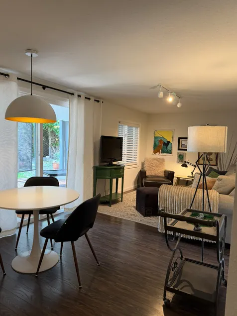 Beautifully Styled Garden Apartment - Image 1