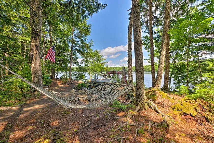 NY! Waterfront Great Pond Cottage m / udsigt + Hot Tub - Image 1