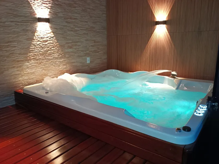 House with Heated Pool and Hydro | 3 Suites - Image 1