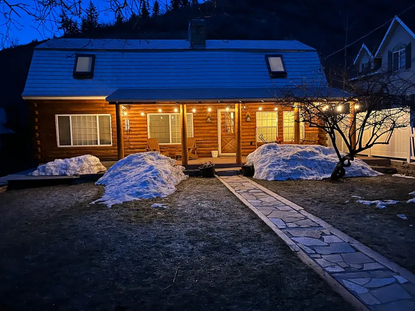 Vivian Park, Provo Canyon 5 Bedroom 3k sq ft cabin - Image 1