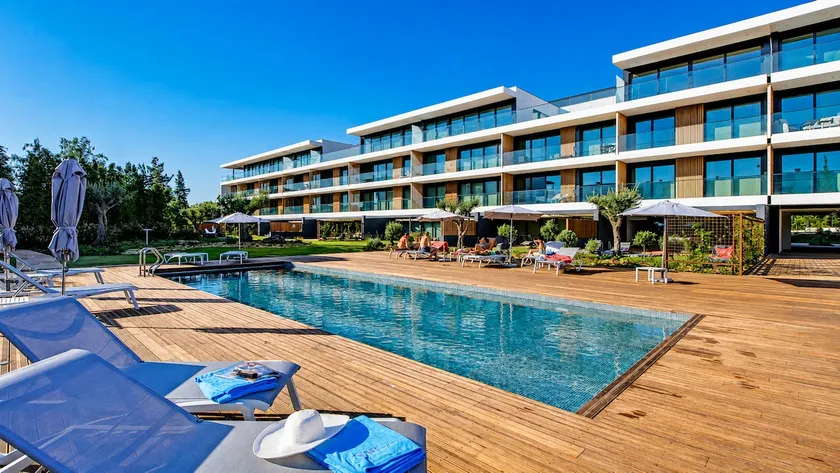 White & Nature Apartment - Image 1