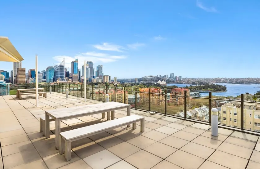Beautiful Potts Point apt Prime Loc. Pool/carpark - Image 1