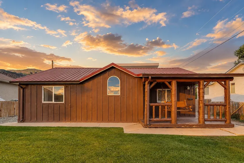 Porch Swing + Red Rock Sunsets @Zen Den - Image 1