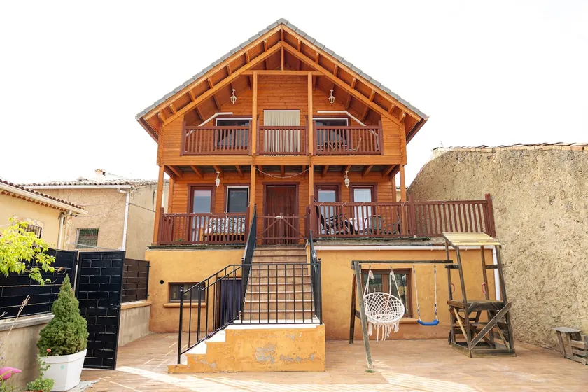 Wooden house in Zarzuela - Image 1