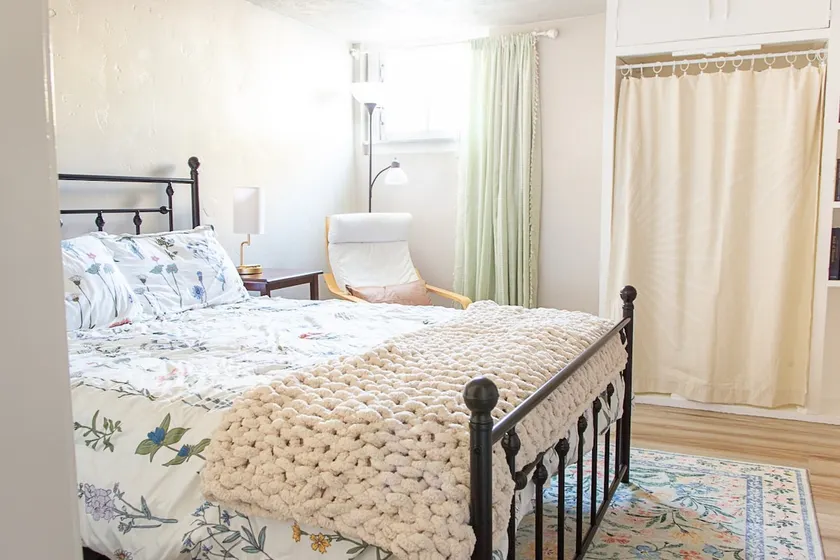 Wildflower Cottage: Storybook Stay + Laundry - Image 1