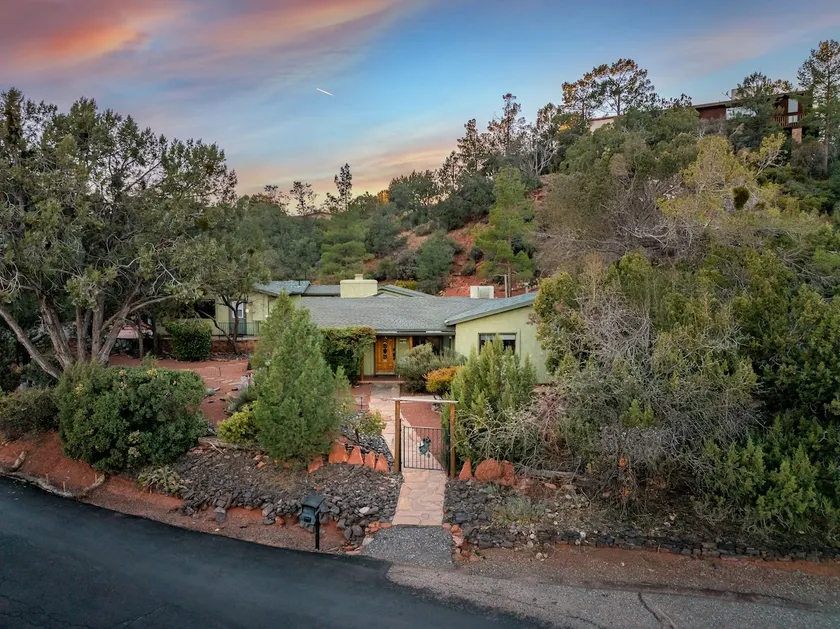 Uptown House - Hot Tub, 5 min to Shops/Food/Trails - Image 1