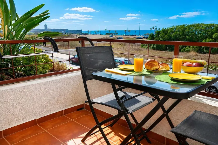 Like-home-T1 Apt-Sea View, near the beach - Image 1