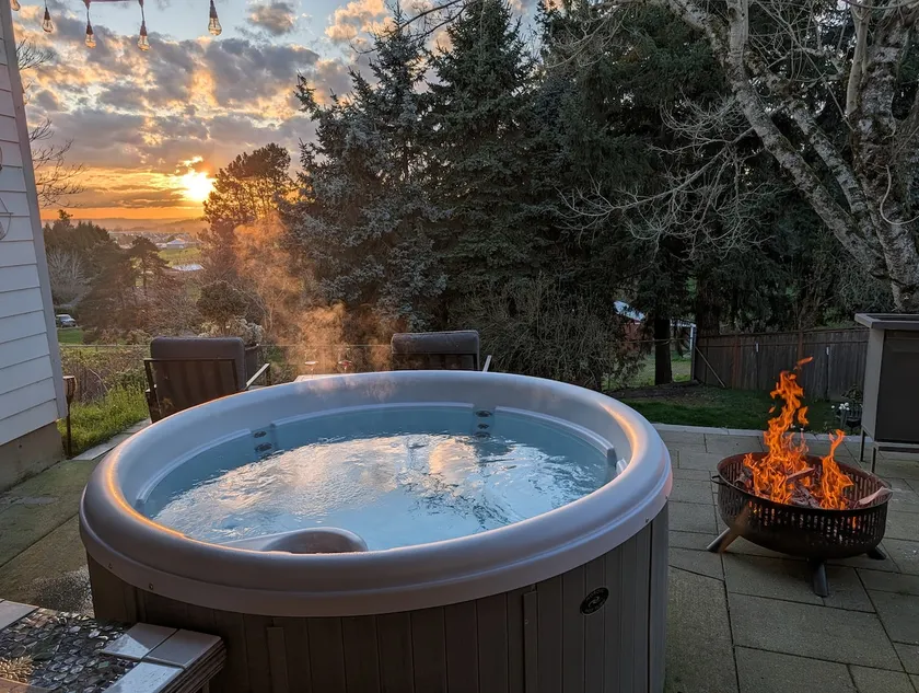 Fireshaker Guesthouse (with hot tub!) - Image 1