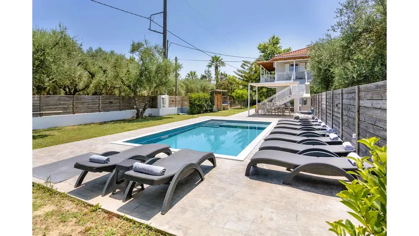 Ruvelis private pool villa - Image 1