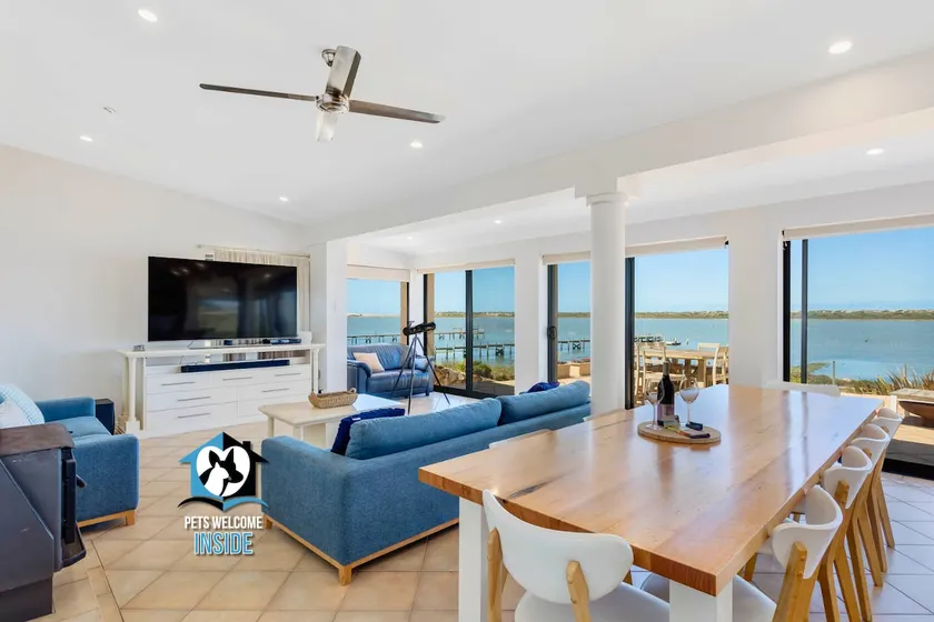 Easter Save 25‑40% Waterfront Home - Image 1