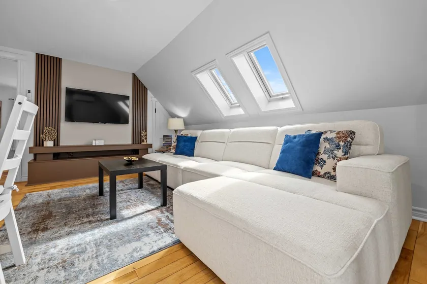 Downtown King Suite Sanctuary 2 Min to Waterfront - Image 1