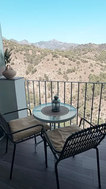 Cozy Studio with Mountain View. - Image 1
