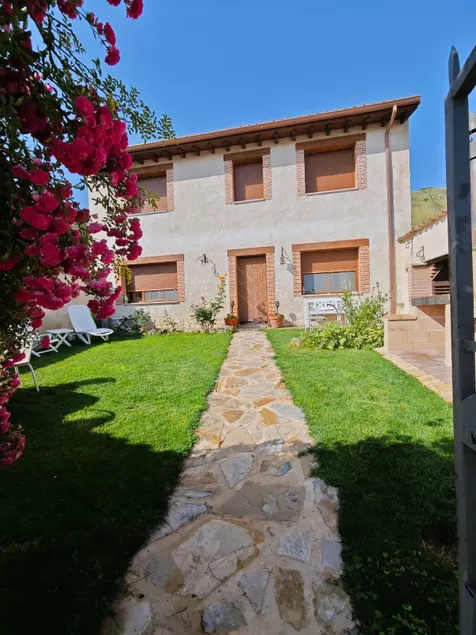 House with garden in the Ribera del Duero, Riaza River - Image 1