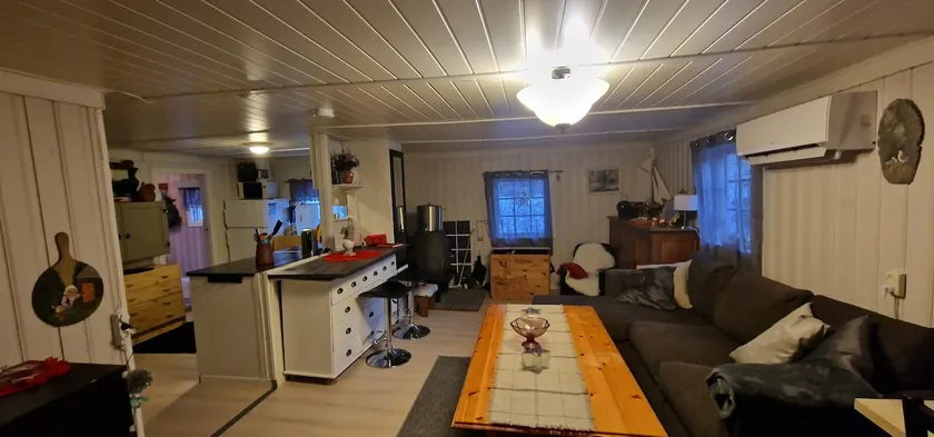 Cabin with canoe access. - Image 1
