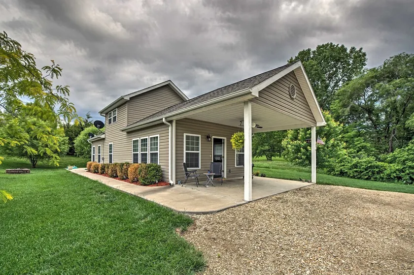 Half Mi to Yacht Club: Home by Perry Lake! - Image 1