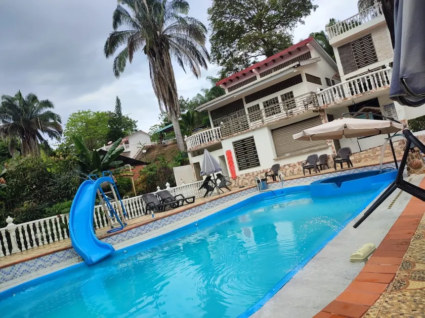 Cabins with pool, jacuzzi and ravine in Melgar - Image 1