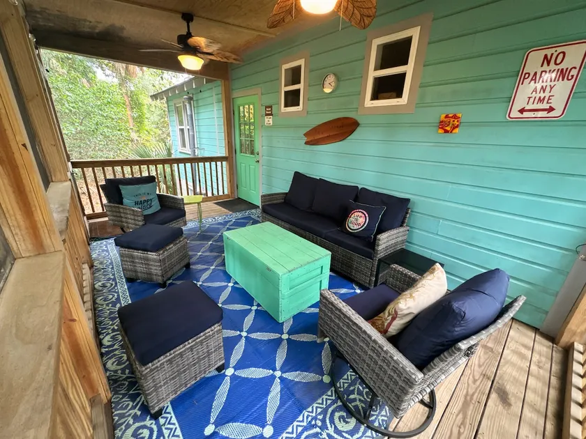 Key Lime Lounge steps from the beach! - Image 1