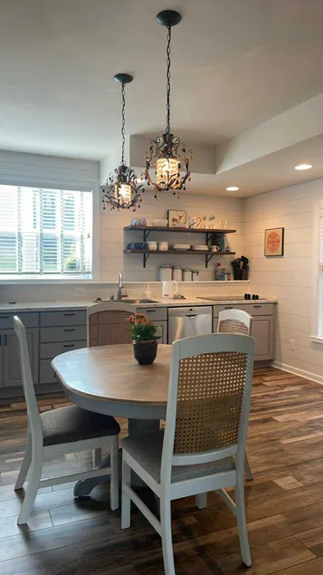 Beautiful 3 Bedroom Apartment, Kitchen, Fireplace - Image 1
