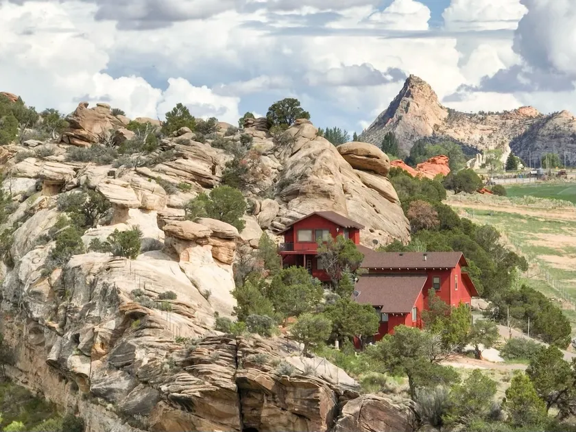 Canyon Wren Haven: A Romantic Retreat for Couples - Image 1