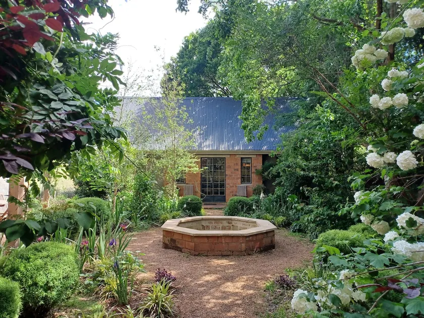 Little Fields Modern Midlands Cottage - Image 1