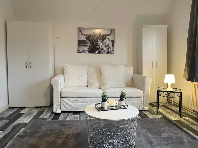 2-room old building apartment in Neumünster - Image 1