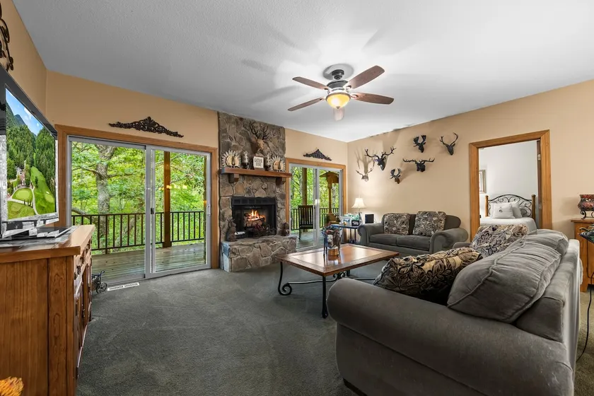 Luxury Mountain Condo in Gated Resort - Image 1