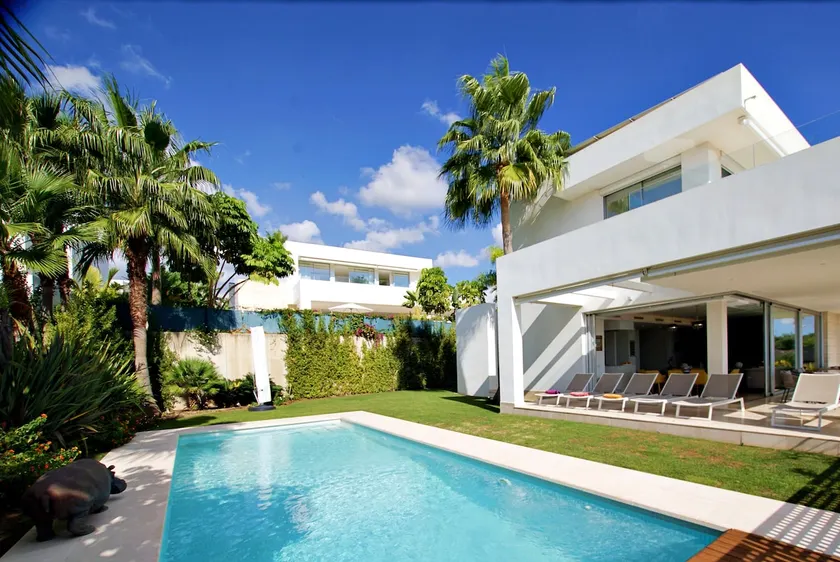 Superbe 4 chambres 3. 5 salles de bains villa avec piscine privée (chauffée) près de la plage - Image 1