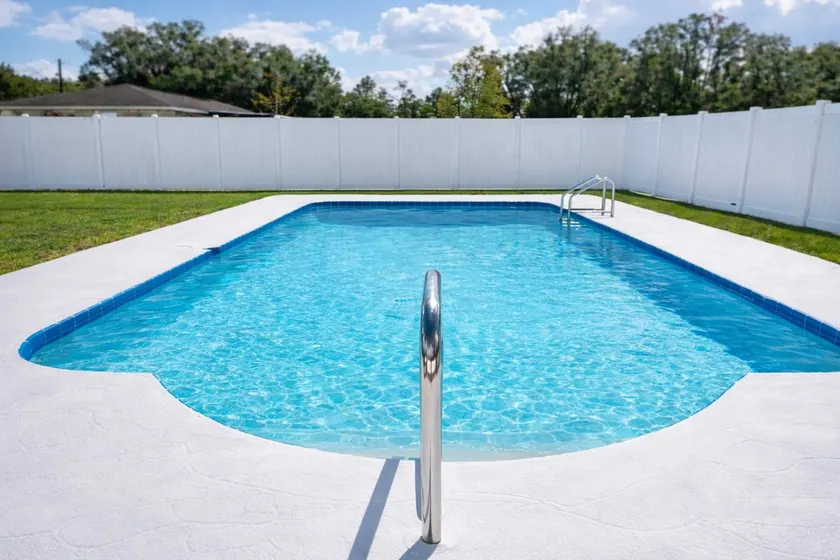 Spacious Home, Secluded Saltwater Pool, Central Location. - Image 1