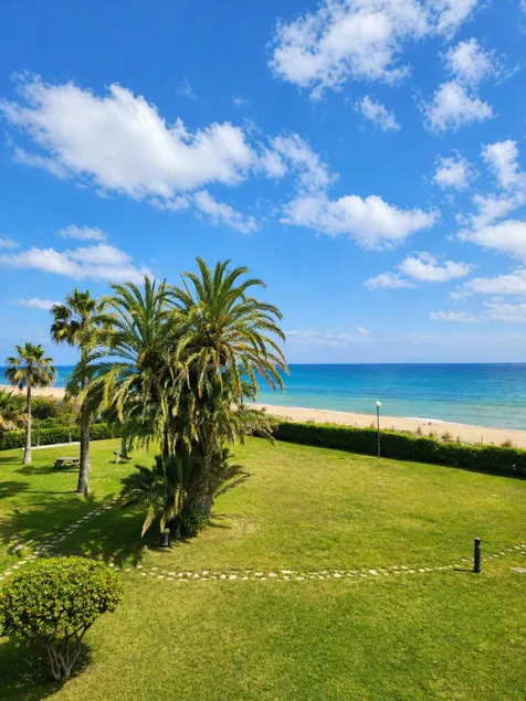 Relaxing Seafront Apartment Gavà 20 Min from BCN - Image 1