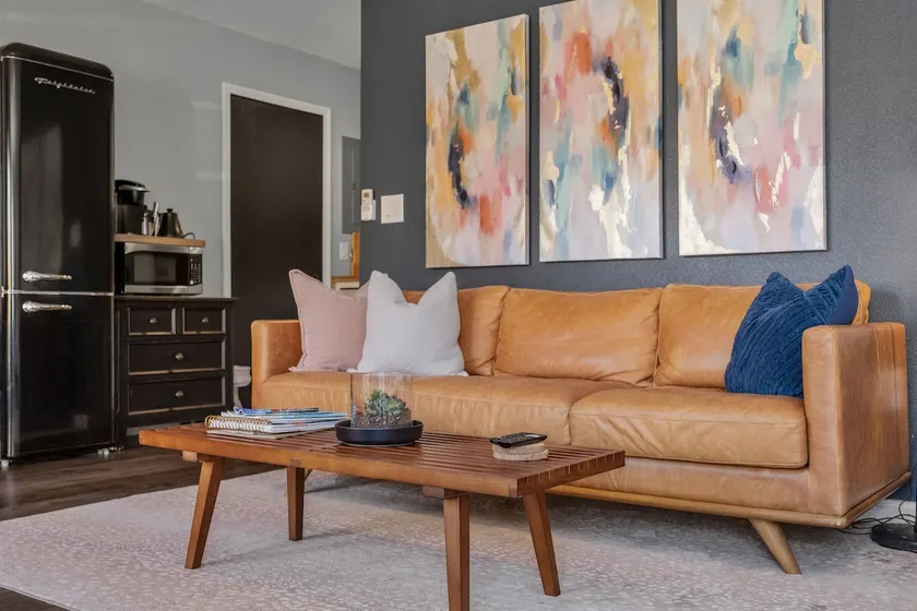 Boho Apartment (Near Q2 Stadium + Domain) - Image 1