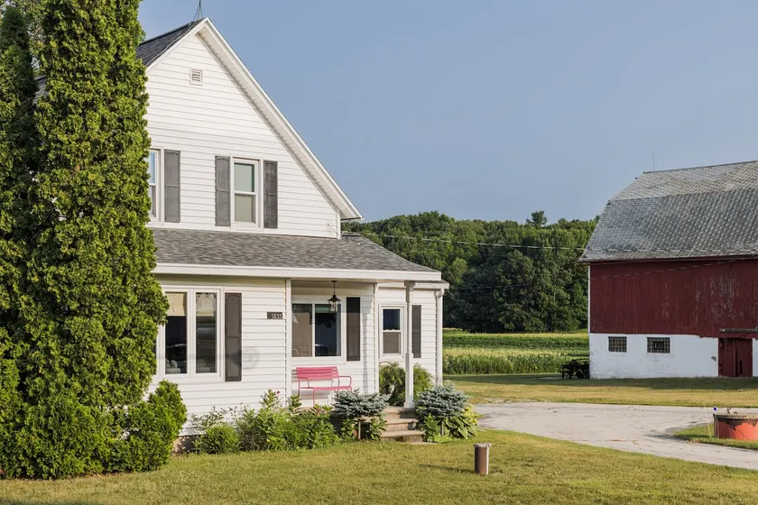 Relaxing Authentic Sunny Hill Farmhouse - Image 1