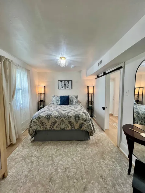 Master Suite Entire House 1 min walk to The Inn - Image 1