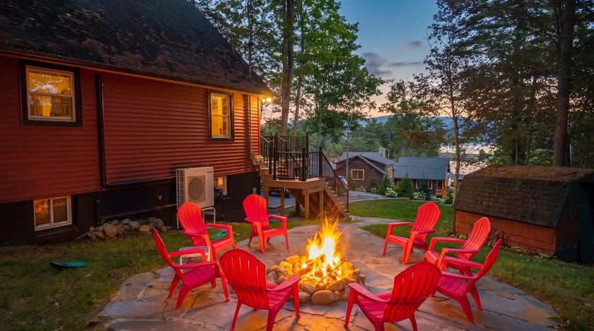 Lake Life Lounge: Lake views•beach access•sleeps 8 - Image 1