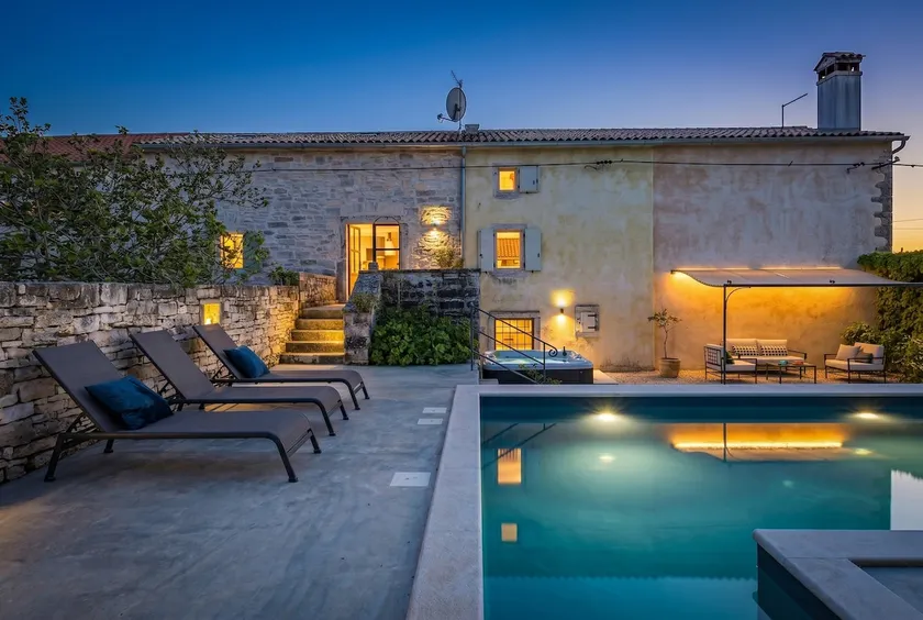 Villa Kurili No14 near Rovinj for 7 persons with 34 m2 private pool & jacuzzi - Image 1