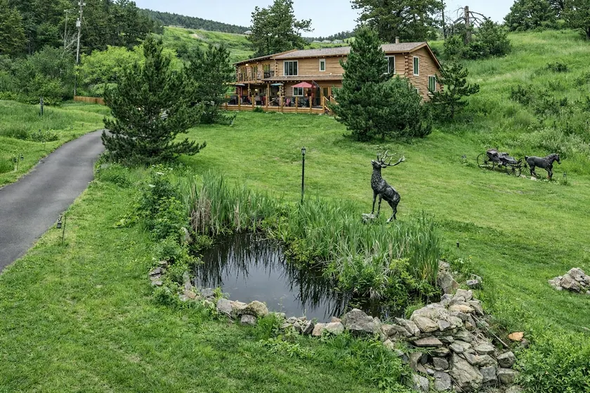 Luxury Log Cabin Retreat Near Red Rocks 6 acres - Image 1