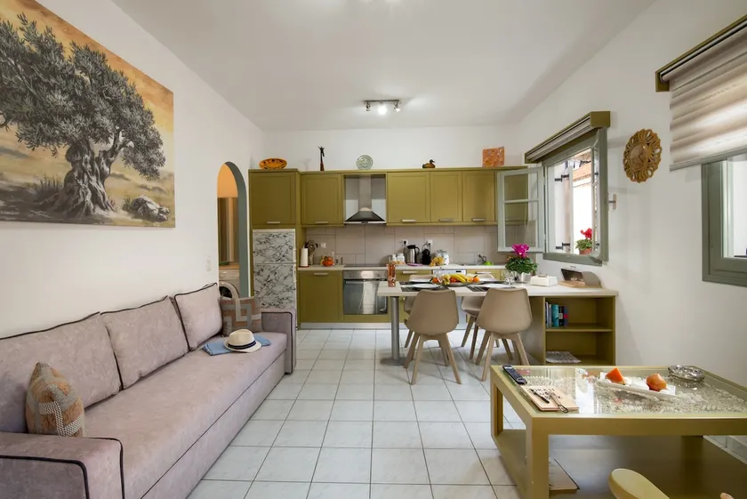 Modern studio in historic Gaios center - Image 1
