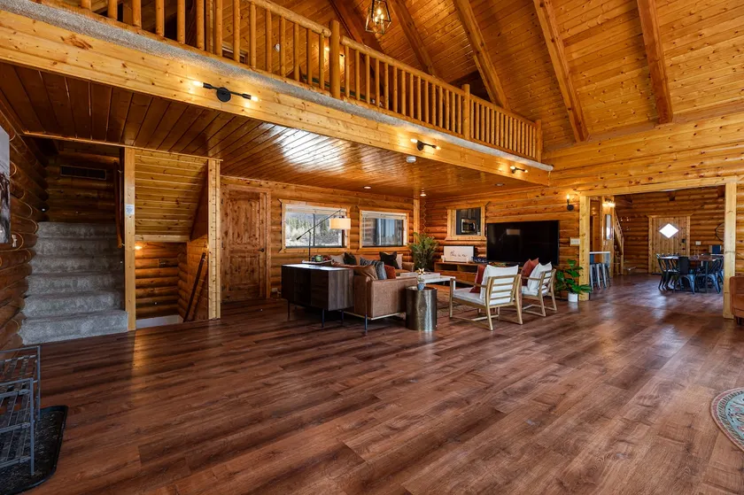 Large Reunion Cabin Near Lake and National Parks! - Image 1